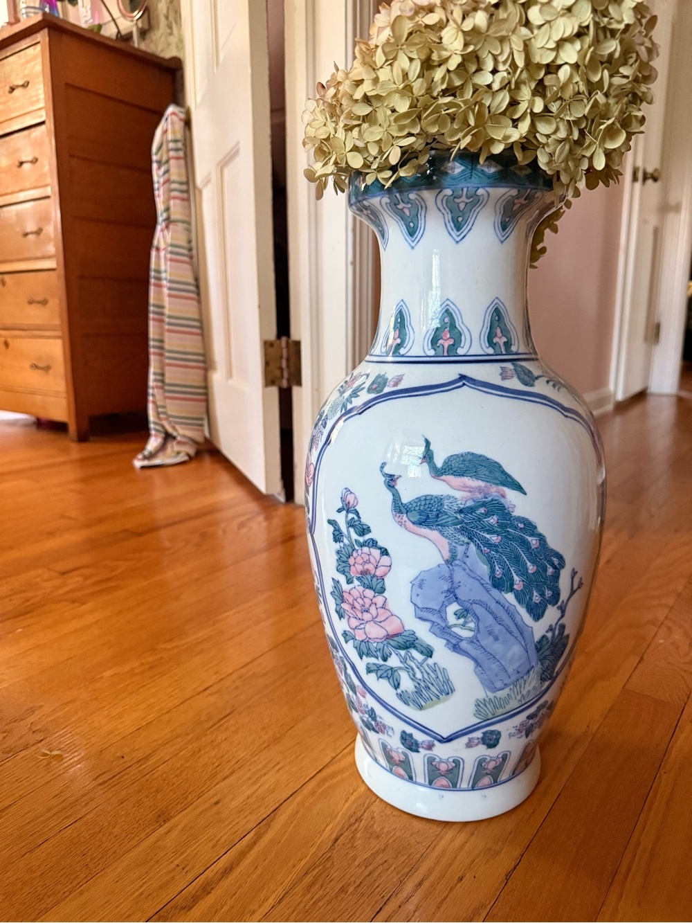 Stunning Porcelain Chinese Decorative Peacock Floor Vase - White and Blue